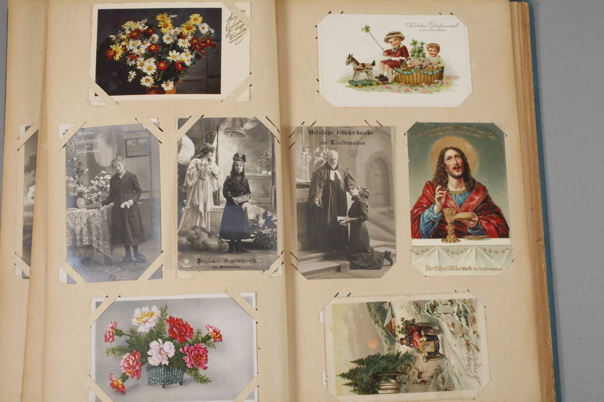 Zwei Ansichtskartenalbenvor 1945, ca. 330 Glückwunsch-, Kitsch-, Kinder-, Oster- und - Image 3 of 11