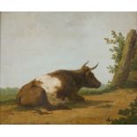 Ruhender Stierauf einem Weg liegender Stier in flacher Landschaft, mit spitzem Pinsel ausgeführte