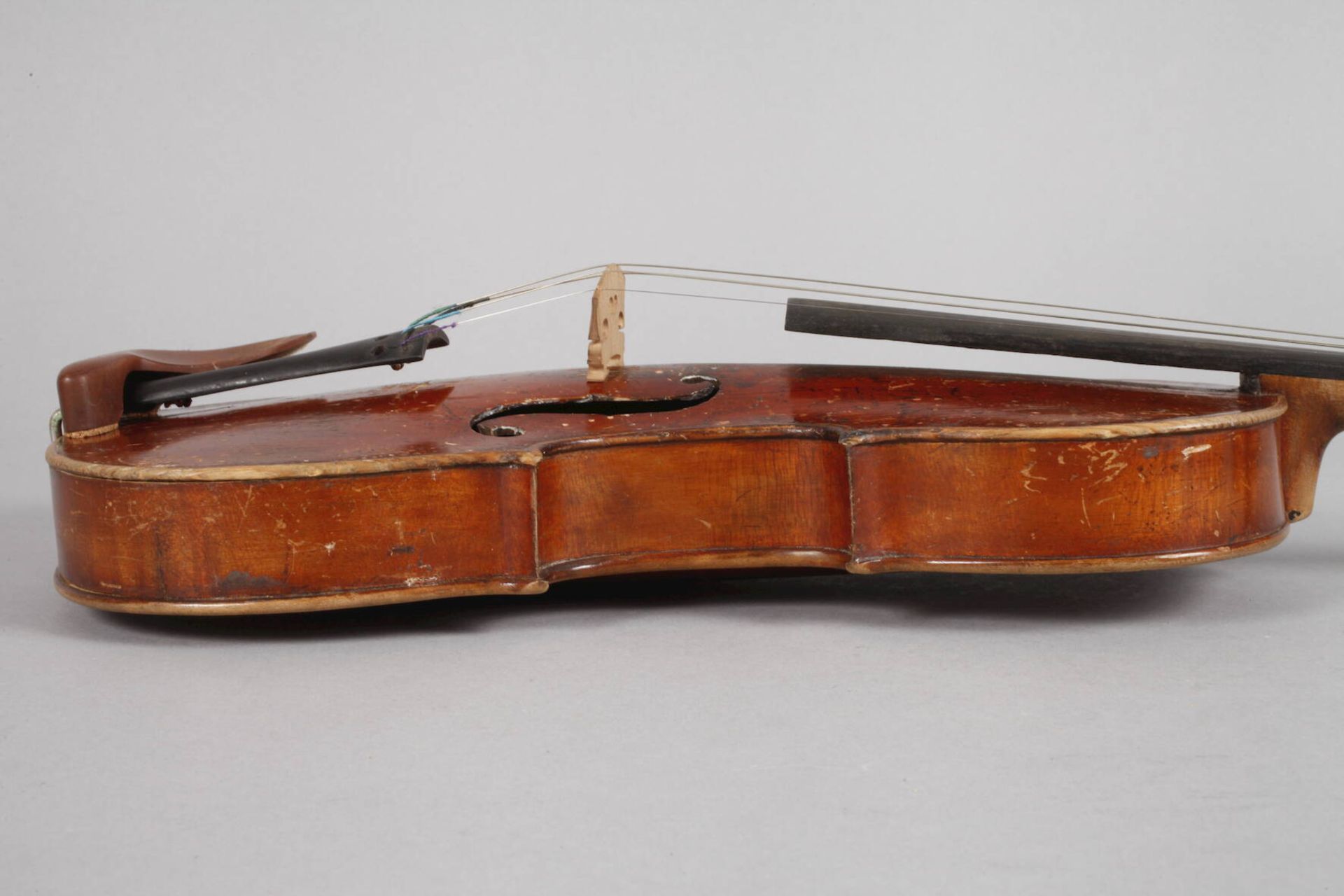 ViolineBöhmen, innen auf Klebezettel undeutlich bezeichnet Jiri Stocek? und datiert 1923, sowie - Image 5 of 7