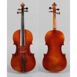 ViolineMitte 20. Jh., Modellzettel Antonius Stradivarius, ungeteilter, ungeflammter Boden in