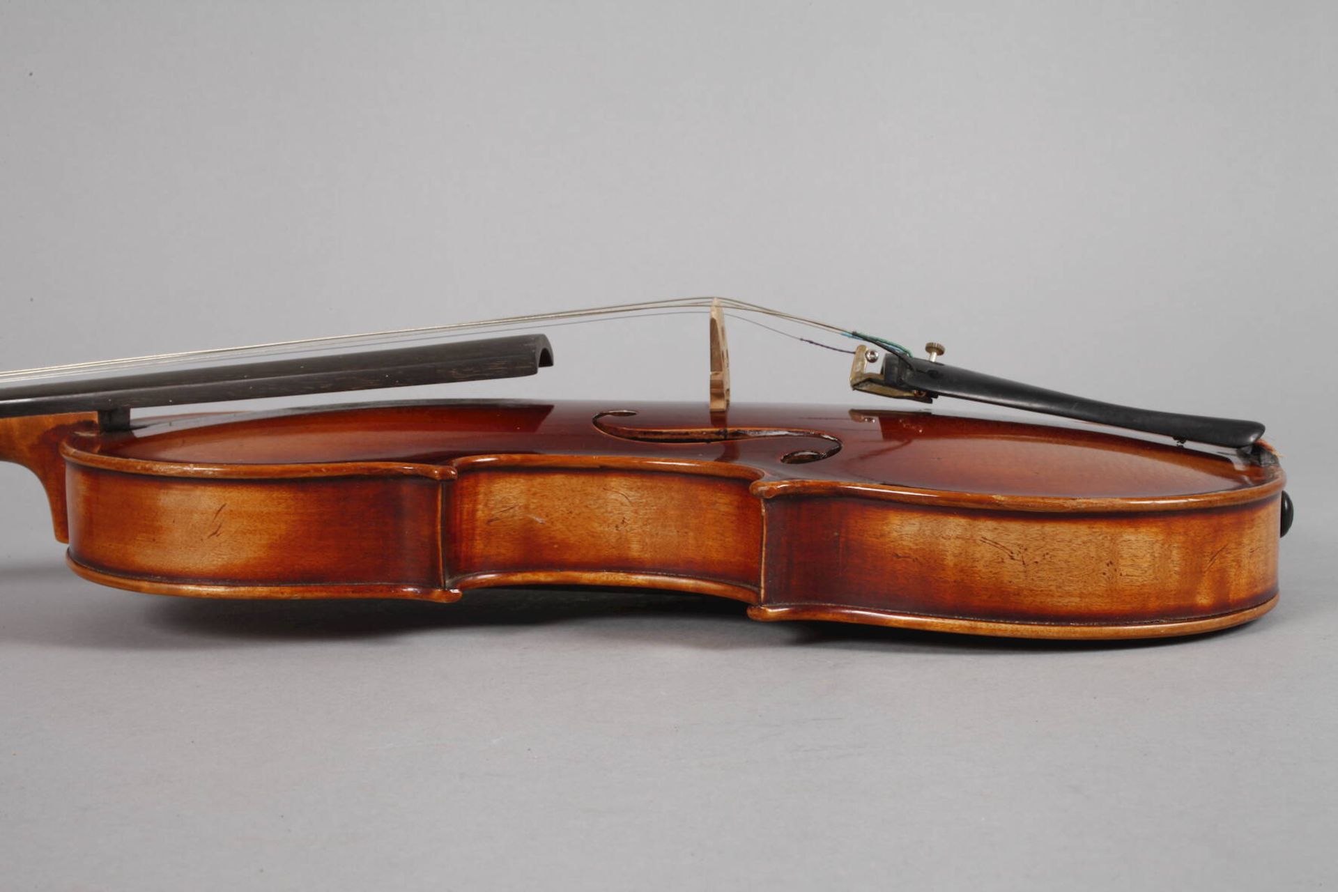 Violineauf Klebezettel bezeichnet M. Krauss Streich- u. Zupfinstrumentenbau Landshut und datiert - Image 5 of 8