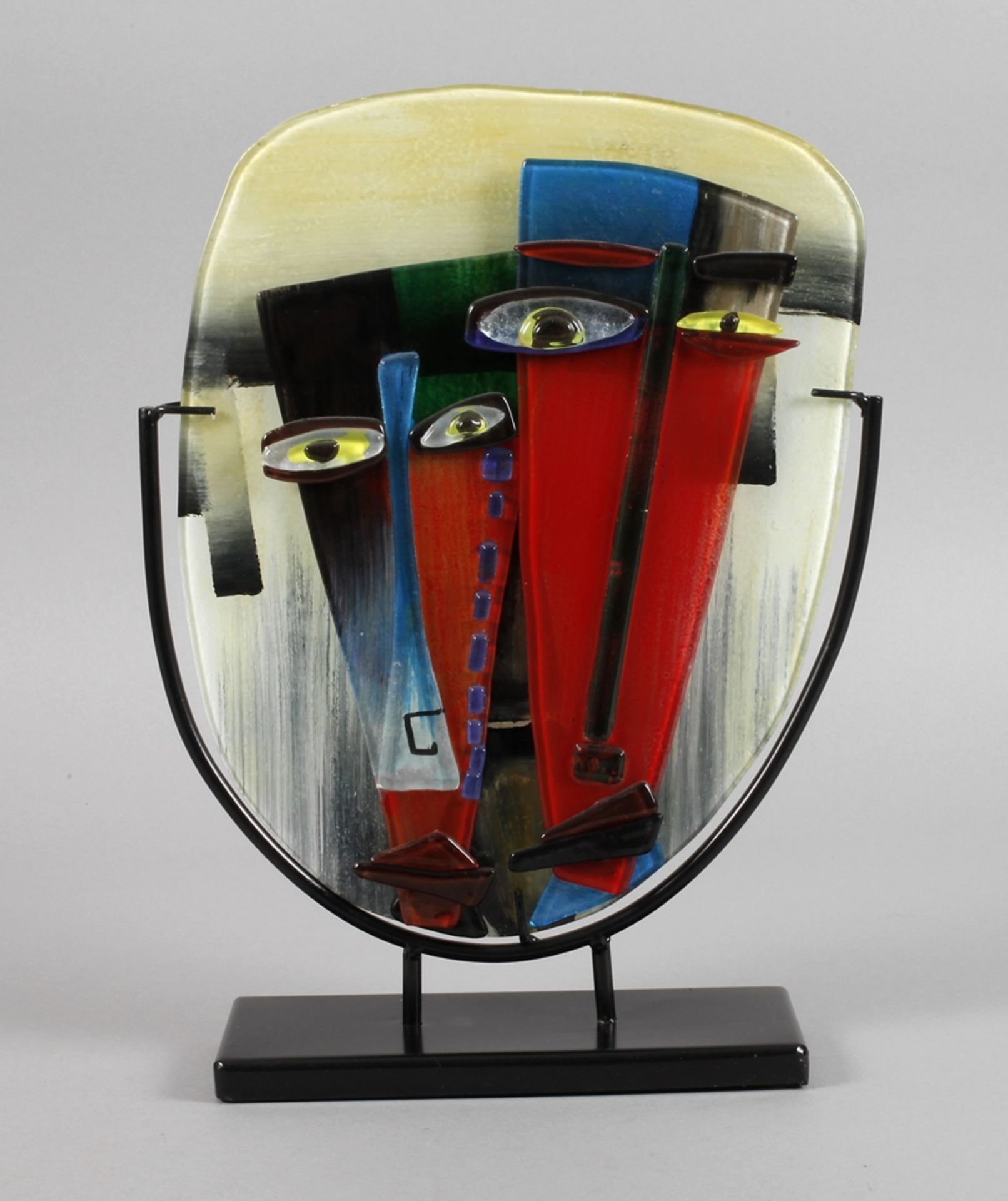 Moderne Skulptur1970er Jahre, geschwärztes Metallgestell mit eingesetzter Scheibe aus Farbglas,