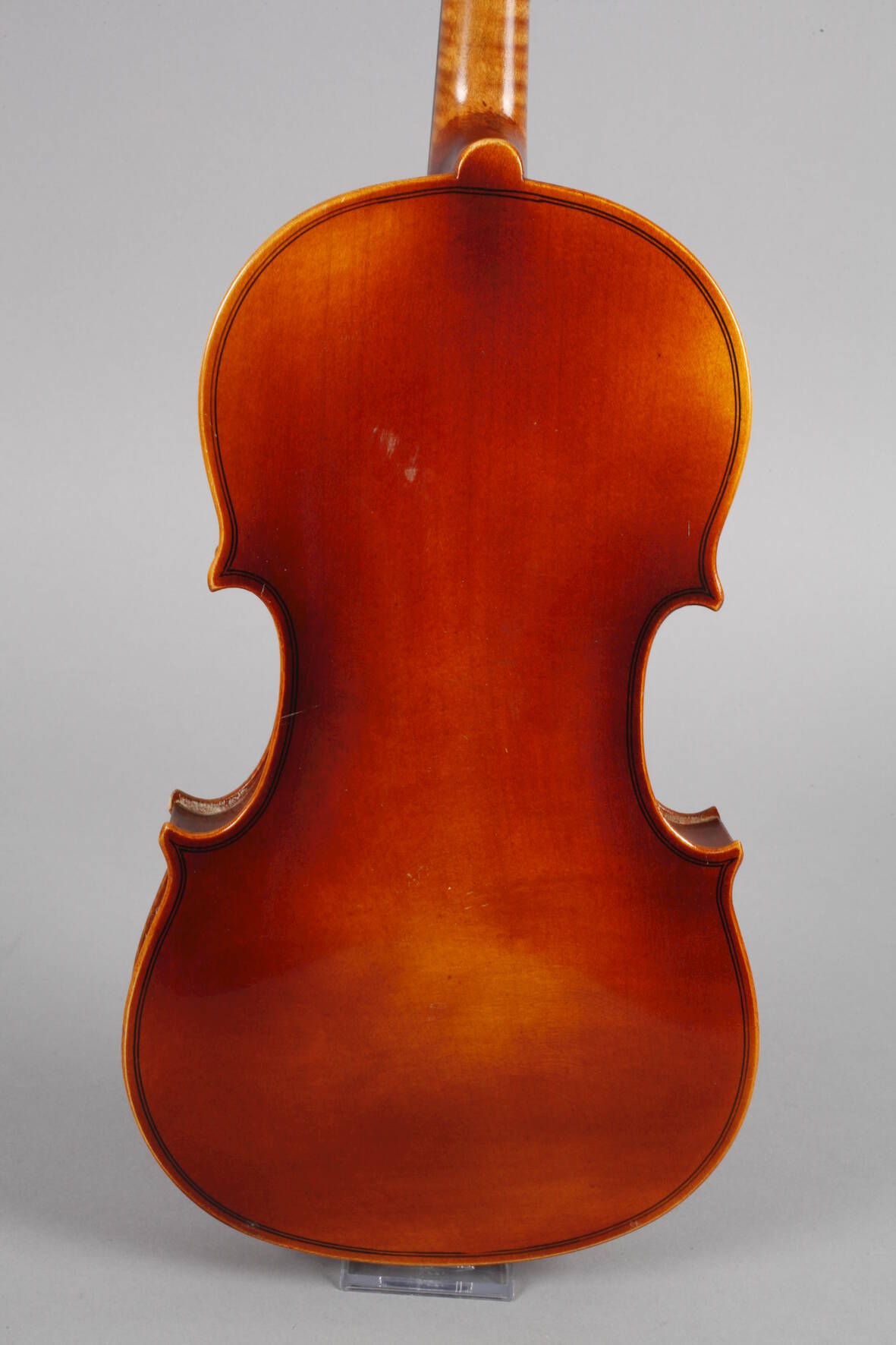ViolineMitte 20. Jh., Modellzettel Antonius Stradivarius, ungeteilter, ungeflammter Boden in - Image 3 of 8