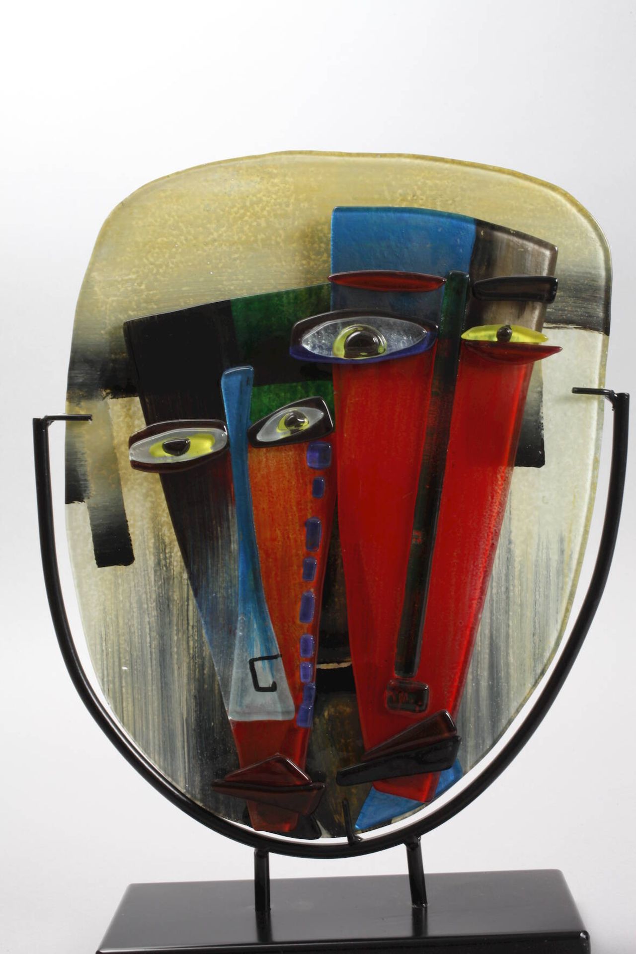 Moderne Skulptur1970er Jahre, geschwärztes Metallgestell mit eingesetzter Scheibe aus Farbglas, - Image 2 of 4