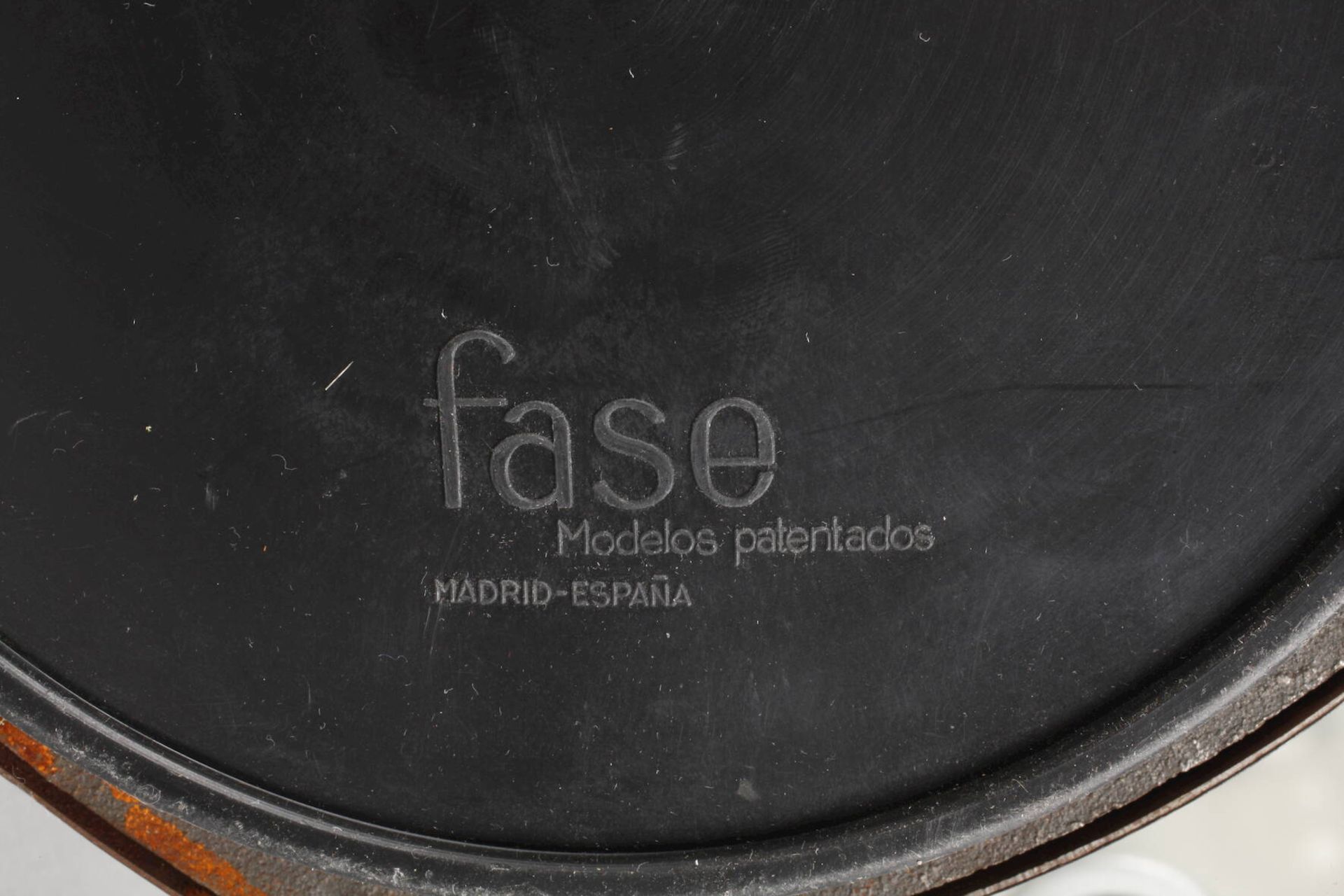 Tischlampe Spanien1950er Jahre, am Boden gemarkt „fase modelos patentatos Madrid“, mit Eisenguss - Bild 4 aus 4