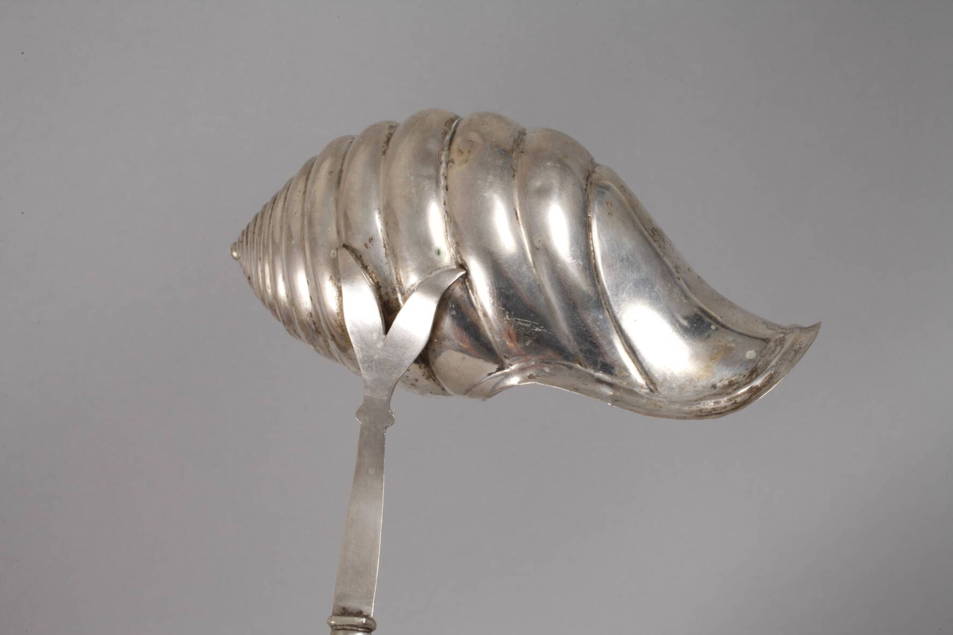 Silber seltene Biedermeierkelle mit Schneckenkorpusum 1800, gestempelt 12 Lot, unleserlicher - Image 2 of 4