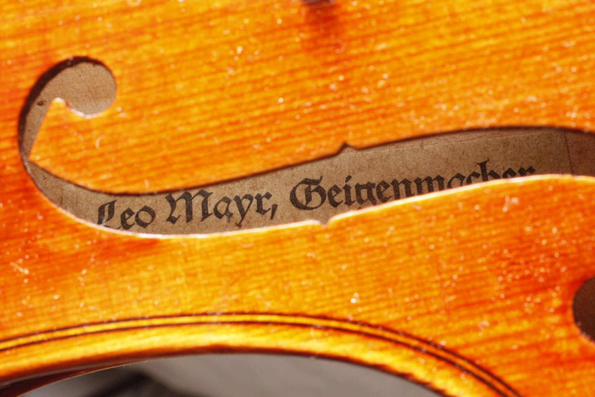 Violine Leo Mayr im Etuiauf Klebezettel Leo Mayr, Geigenmacher Bayerisch Gmain 1975, geteilter, - Image 7 of 10