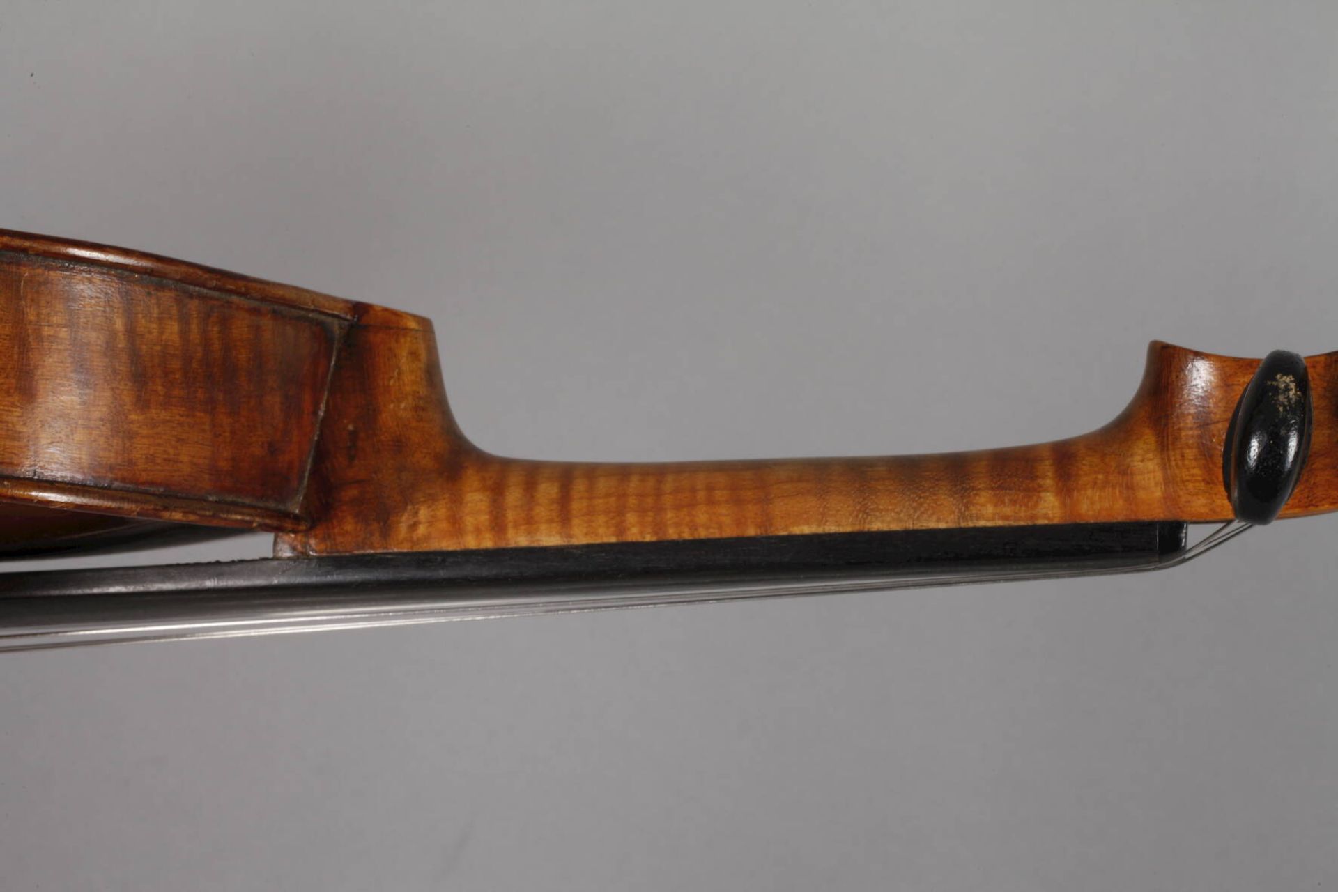 Violine19. Jh., innen auf Klebezettel bez. Joh. Hacker Instrumentenbaumeister, geteilter, schwach - Image 6 of 8