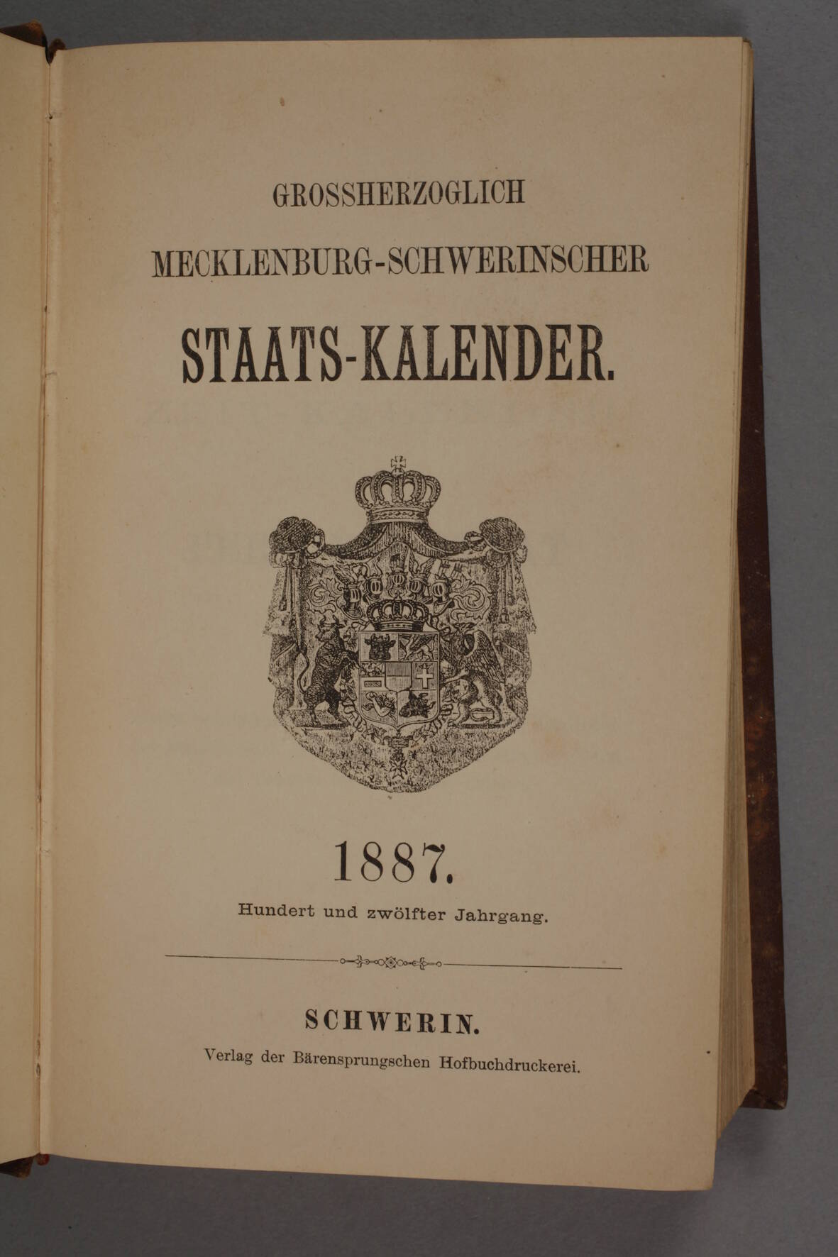 Staatskalender Mecklenburg-Schwerin1887, Format 8°, LII, 387, 120, 430 S., originaler geprägter - Image 2 of 3