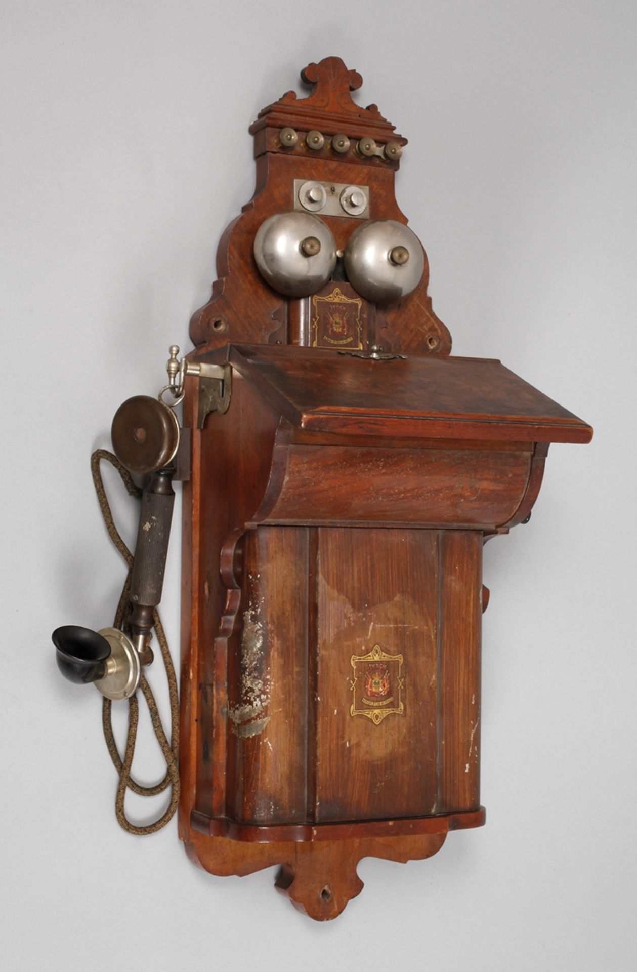 Wandtelefon Dänemarkum 1910, gemarkt Jydsk Telefon Aktieselskab, Nussbaum und