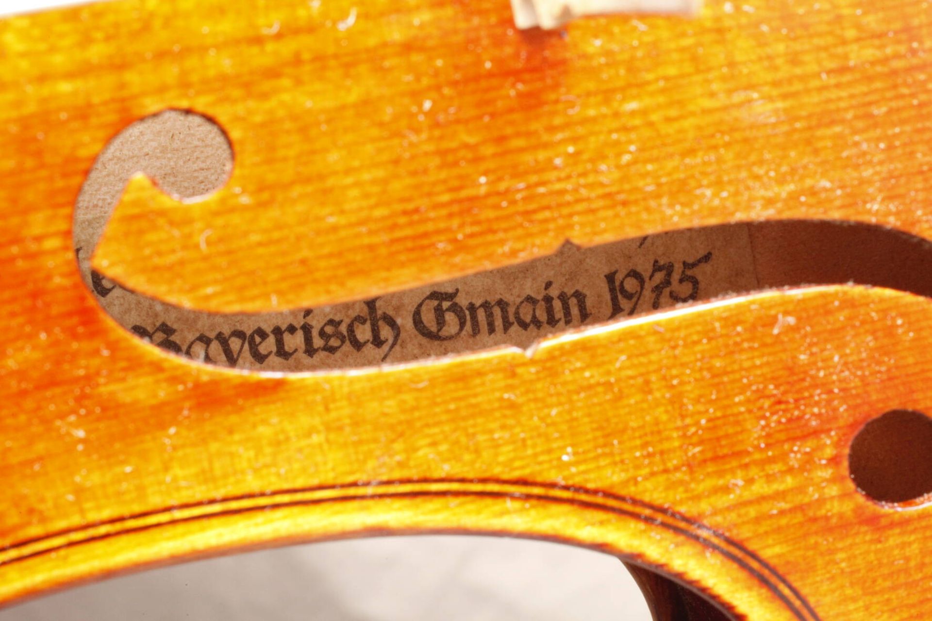 Violine Leo Mayr im Etuiauf Klebezettel Leo Mayr, Geigenmacher Bayerisch Gmain 1975, geteilter, - Image 8 of 10