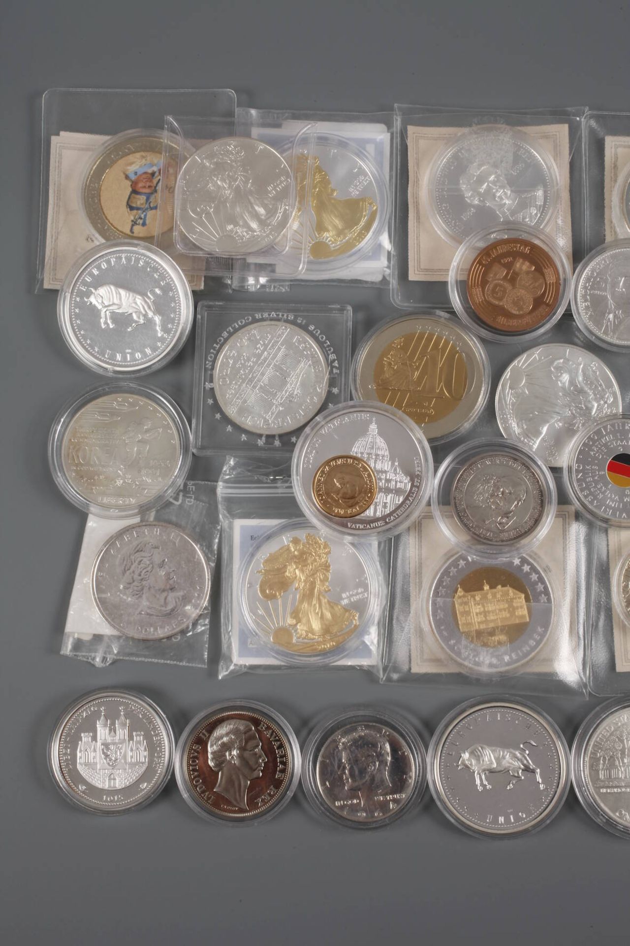Konvolut Gedenkprägungenca. 30 Stück, ein Großteil Silber, u. a. 1 Dollar Eisenhower Home 1990, 1 - Image 2 of 3