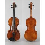 Violine im Etuiwohl um 1800, innen auf Modellzettel bezeichnet Andreas Guanerius fecit Cremone 1691,