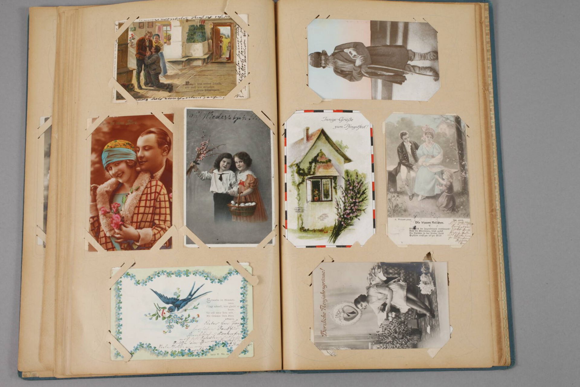 Zwei Ansichtskartenalbenvor 1945, ca. 330 Glückwunsch-, Kitsch-, Kinder-, Oster- und - Image 5 of 11