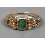 Historischer Damenring mit Smaragd und Diamanten18. Jh., Gelbgold geprüft 585/1000, ca. 7 mm hoher