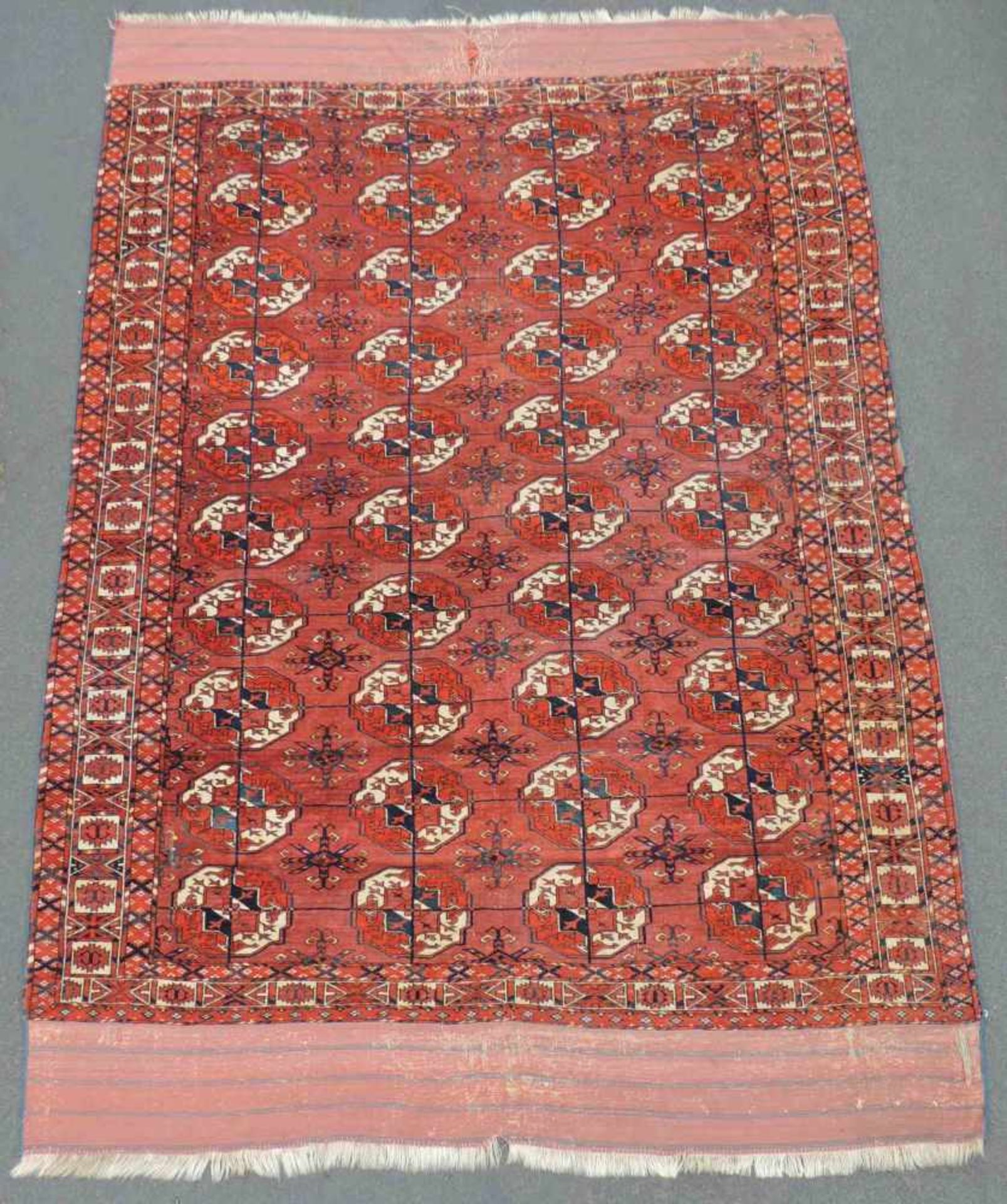 Tekke main carpet. Turkmenistan. Antique. Mid 19th century.