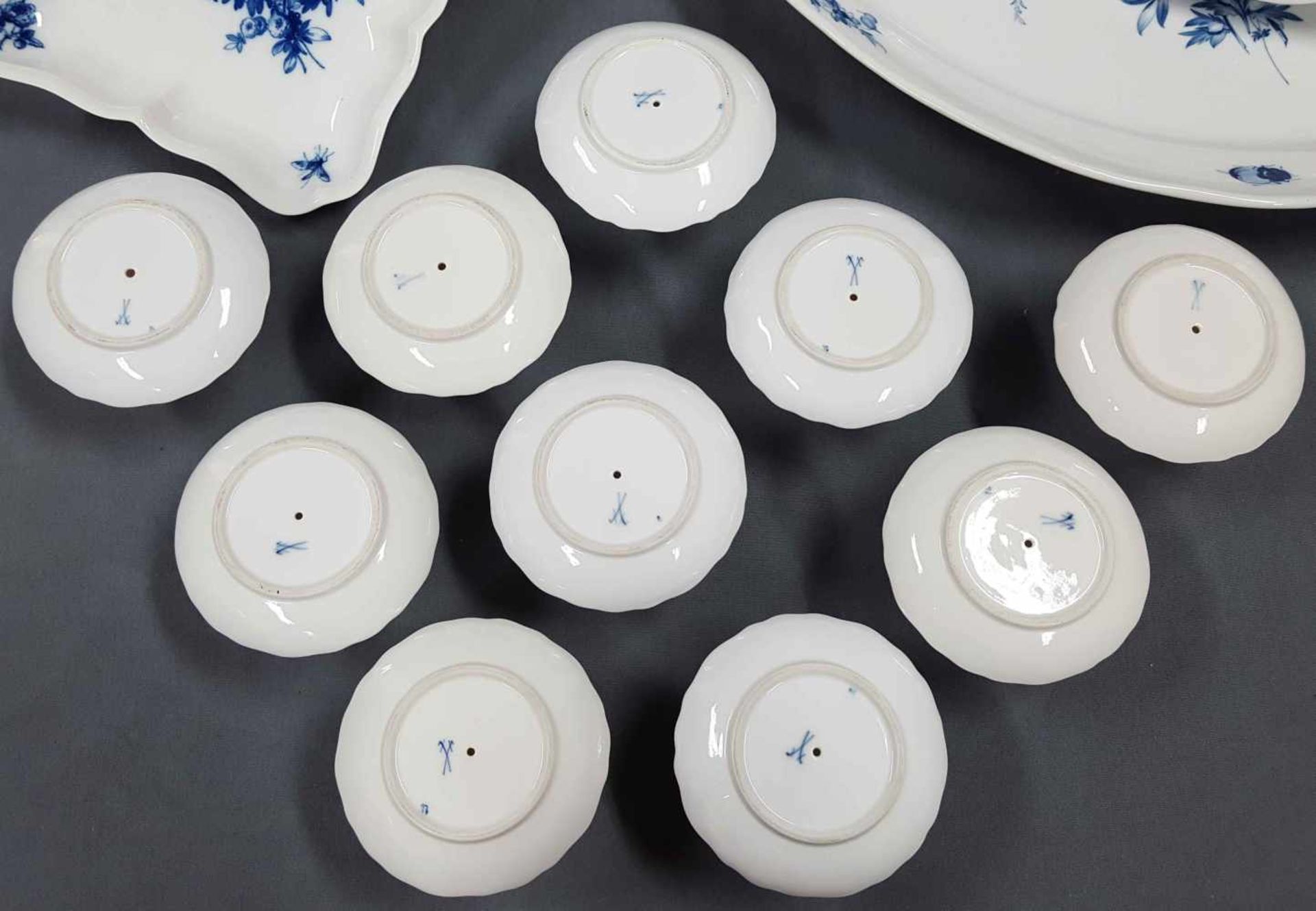 Meissen porcelain, ''Blaue Blume mit Insekten''. - Image 11 of 19