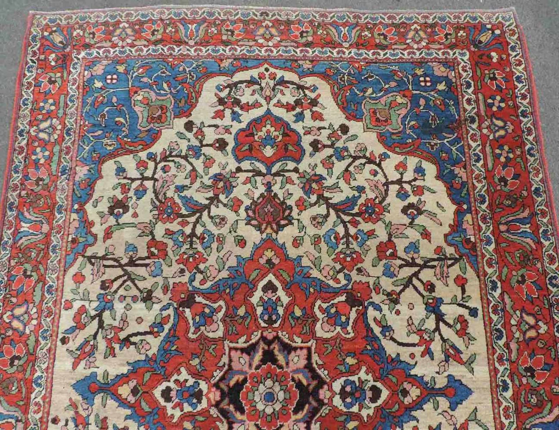 Bakhtiar Persian medallion carpet. Iran. Old, around 1930. - Image 4 of 6