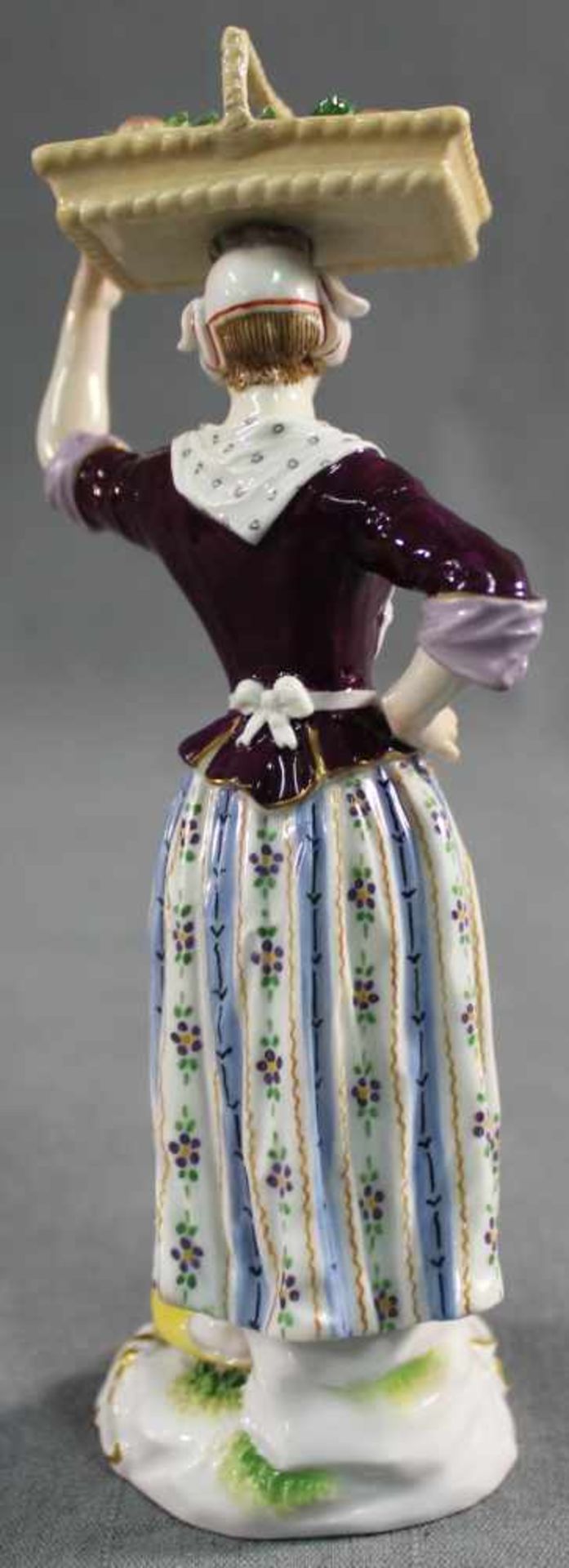 Meissen porcelain figure,''Pariser Ausrufer''. Fruit merchant. - Image 3 of 6