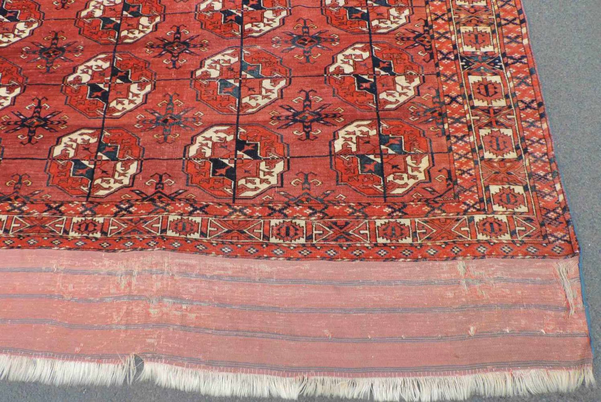 Tekke main carpet. Turkmenistan. Antique. Mid 19th century. - Image 5 of 12