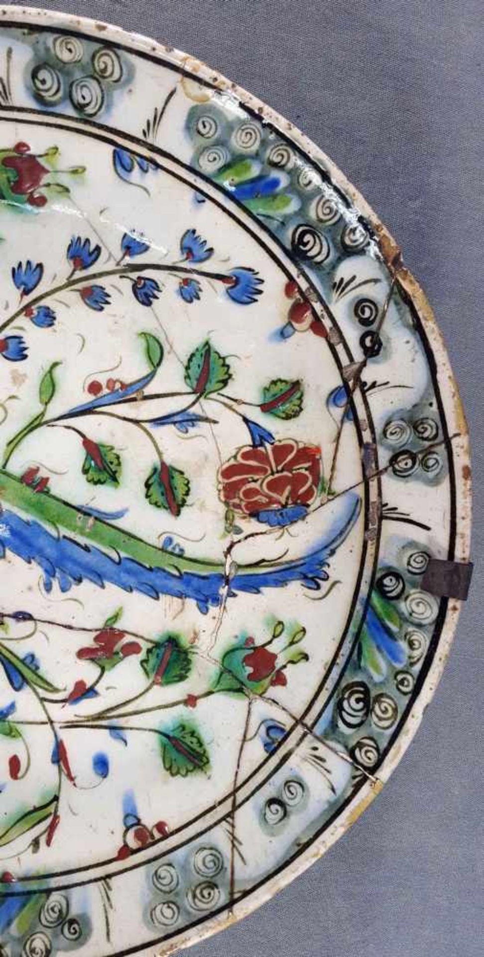 Iznik plate / plate. Ottoman Empire, Turkey around 1600. - Image 2 of 4