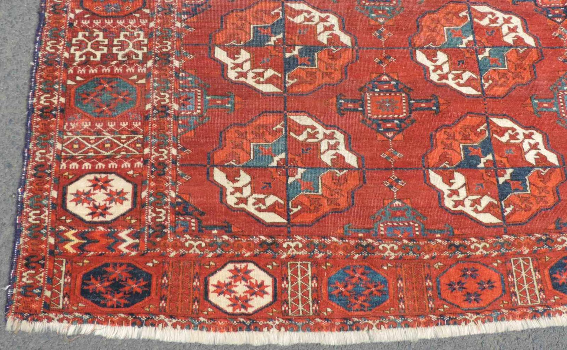 Tekke main carpet. Turkmenistan. Antique. 1st half of the 19th century or earlier. - Image 3 of 11