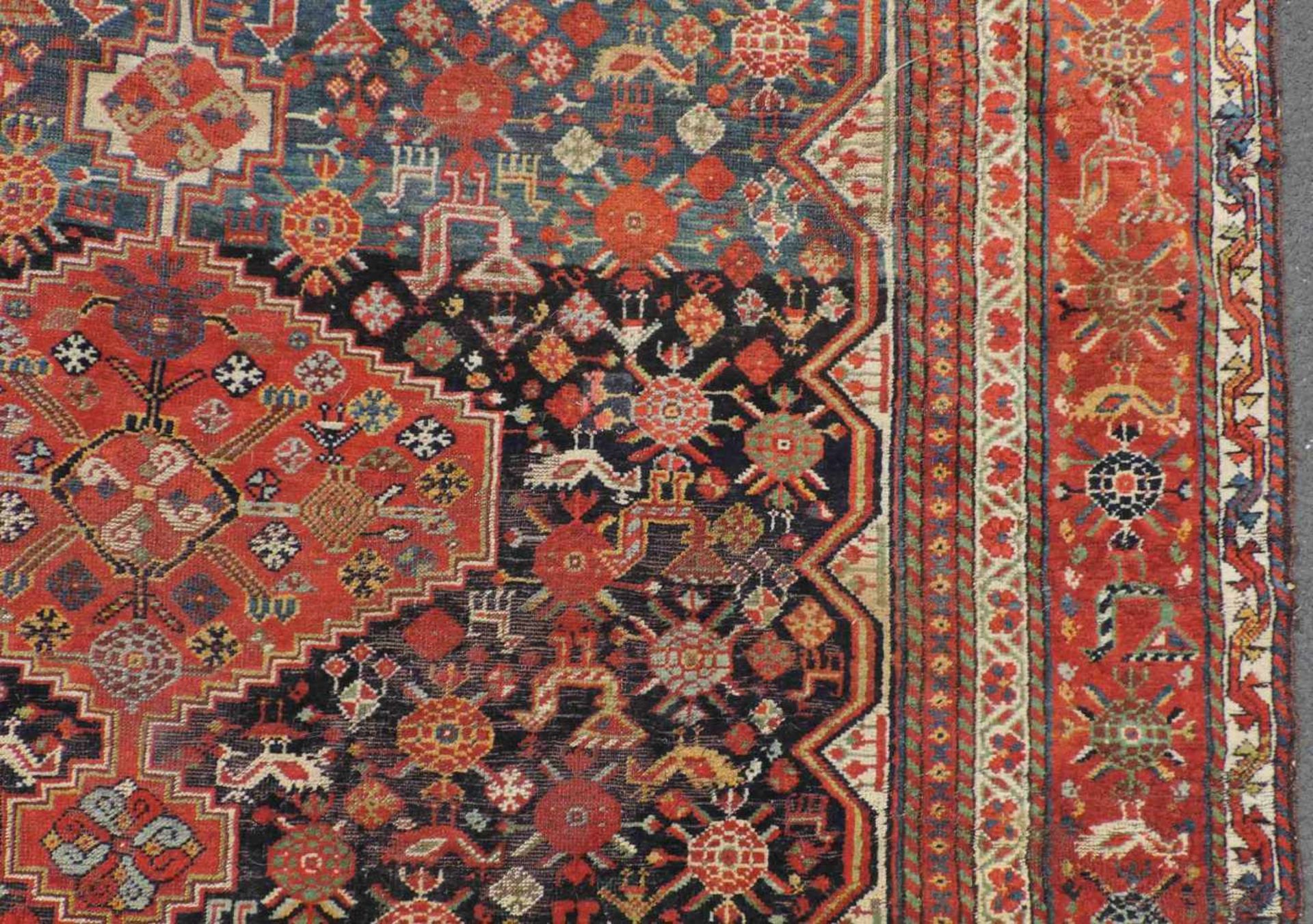 Khamseh Persian carpet. Iran. Antique, around 1900. - Bild 8 aus 12