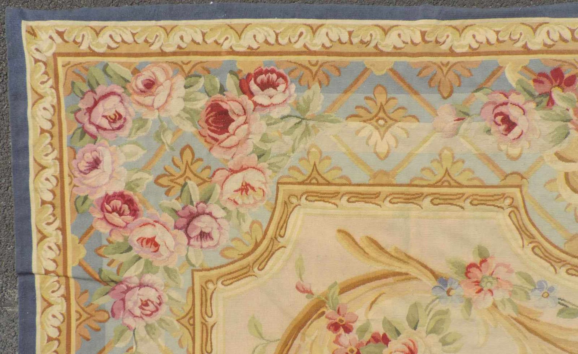 Tapis de Pied. Carpet in Louis XIV. Aubusson style. - Bild 3 aus 14