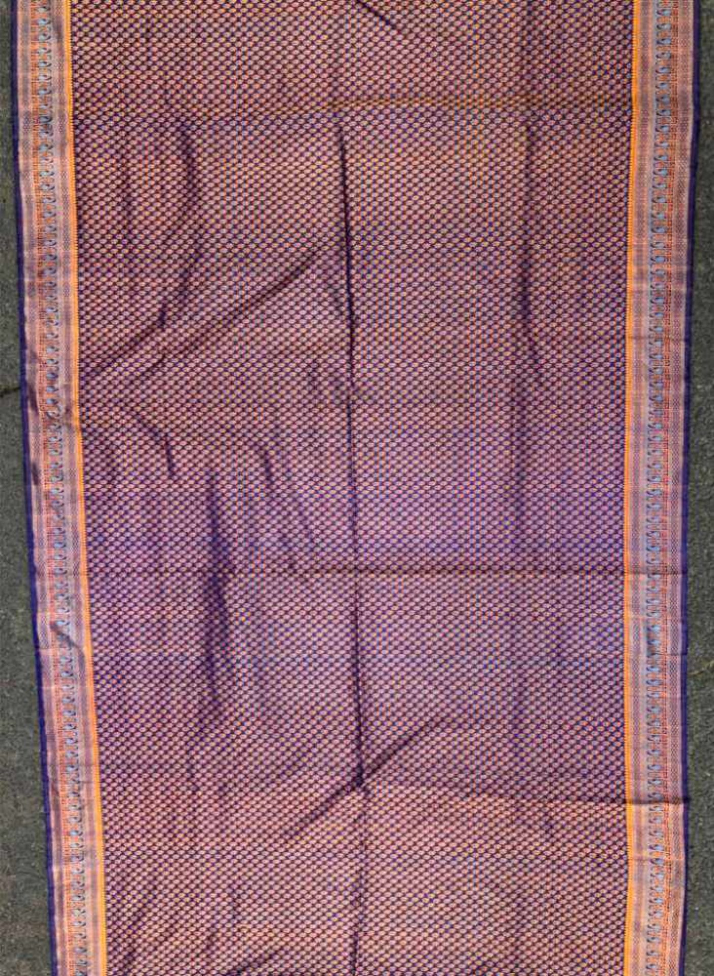 2 textiles. A silk sarong and a Pashmina scarf. - Image 5 of 10