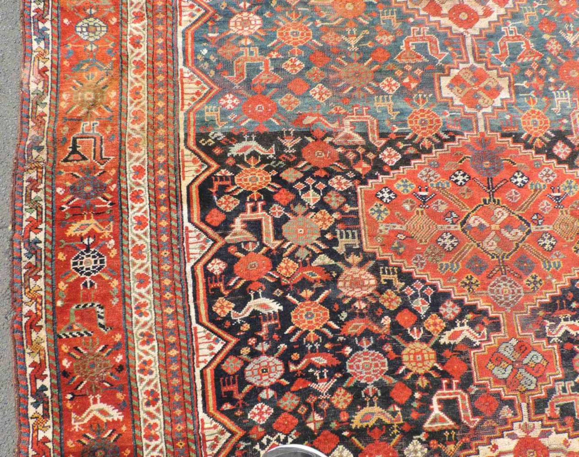 Khamseh Persian carpet. Iran. Antique, around 1900. - Bild 7 aus 12