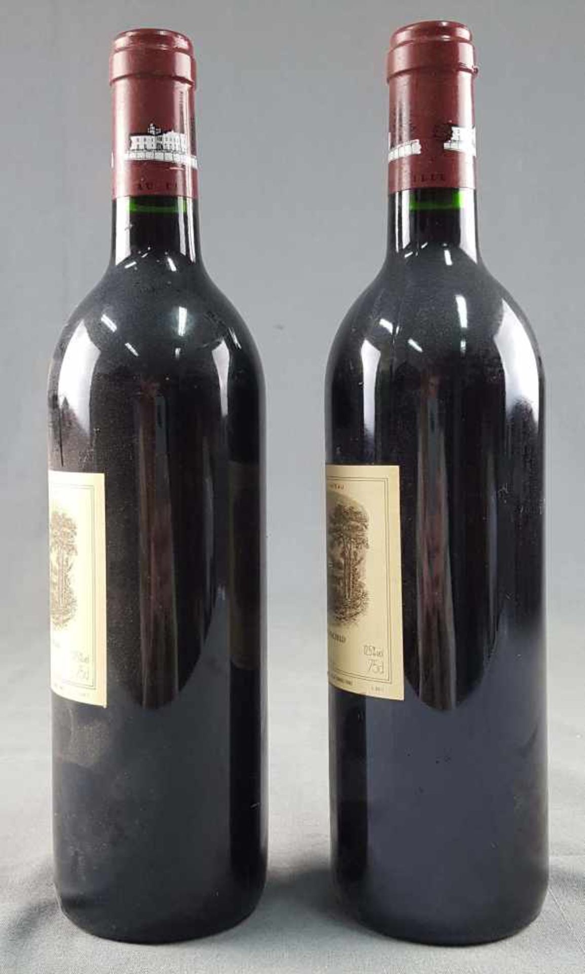 1992 Chateau Lafite Rothschild. 1er Grand Cru Classé. 2 whole bottles.< - Bild 5 aus 8