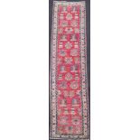 Agra runner carpet. India. Antique, around 1910.