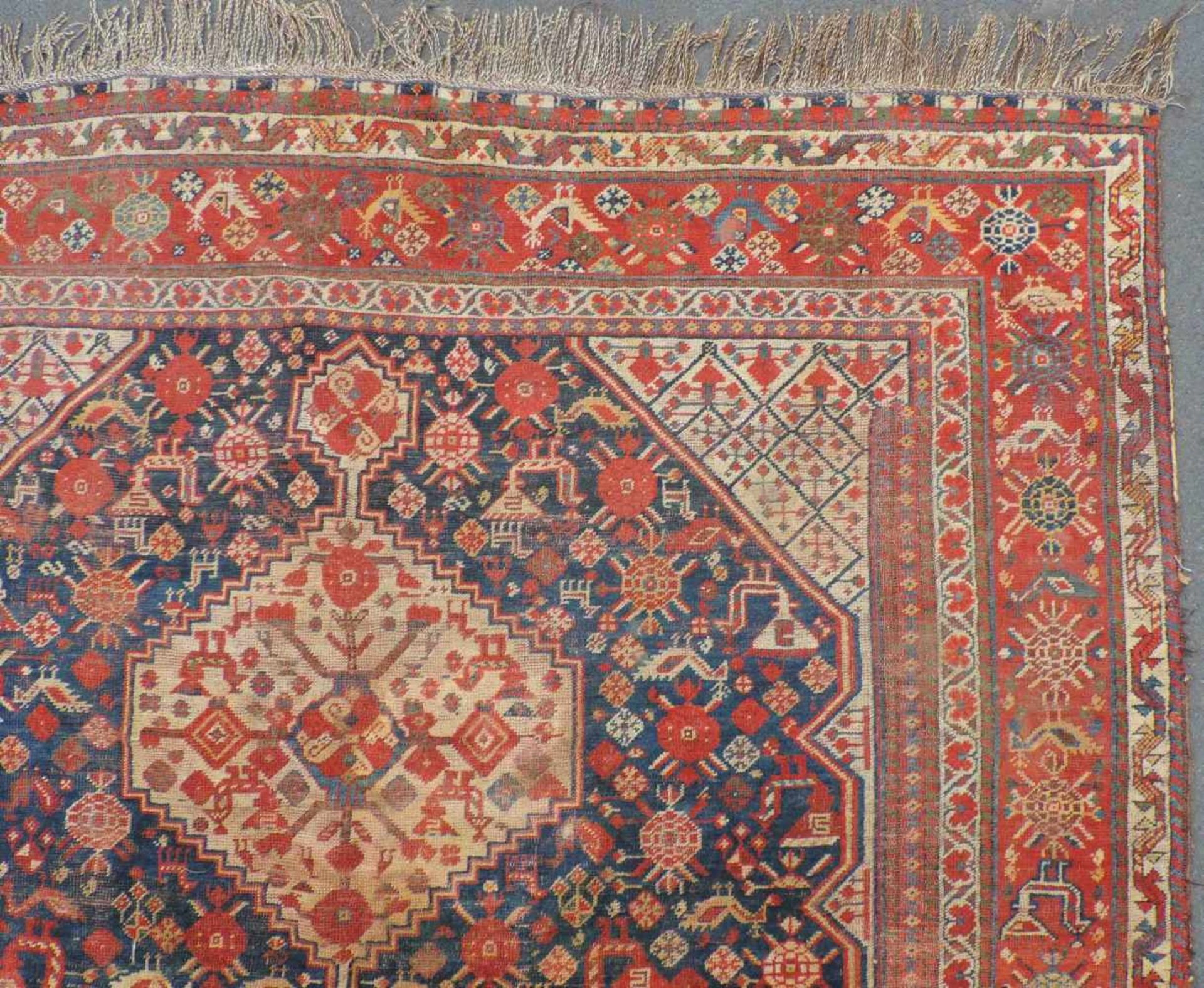 Khamseh Persian carpet. Iran. Antique, around 1900. - Bild 3 aus 12