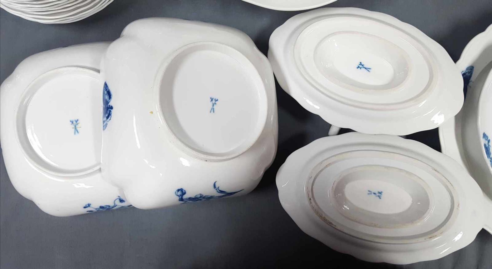 Meissen porcelain, ''Blaue Blume mit Insekten''. - Image 16 of 19