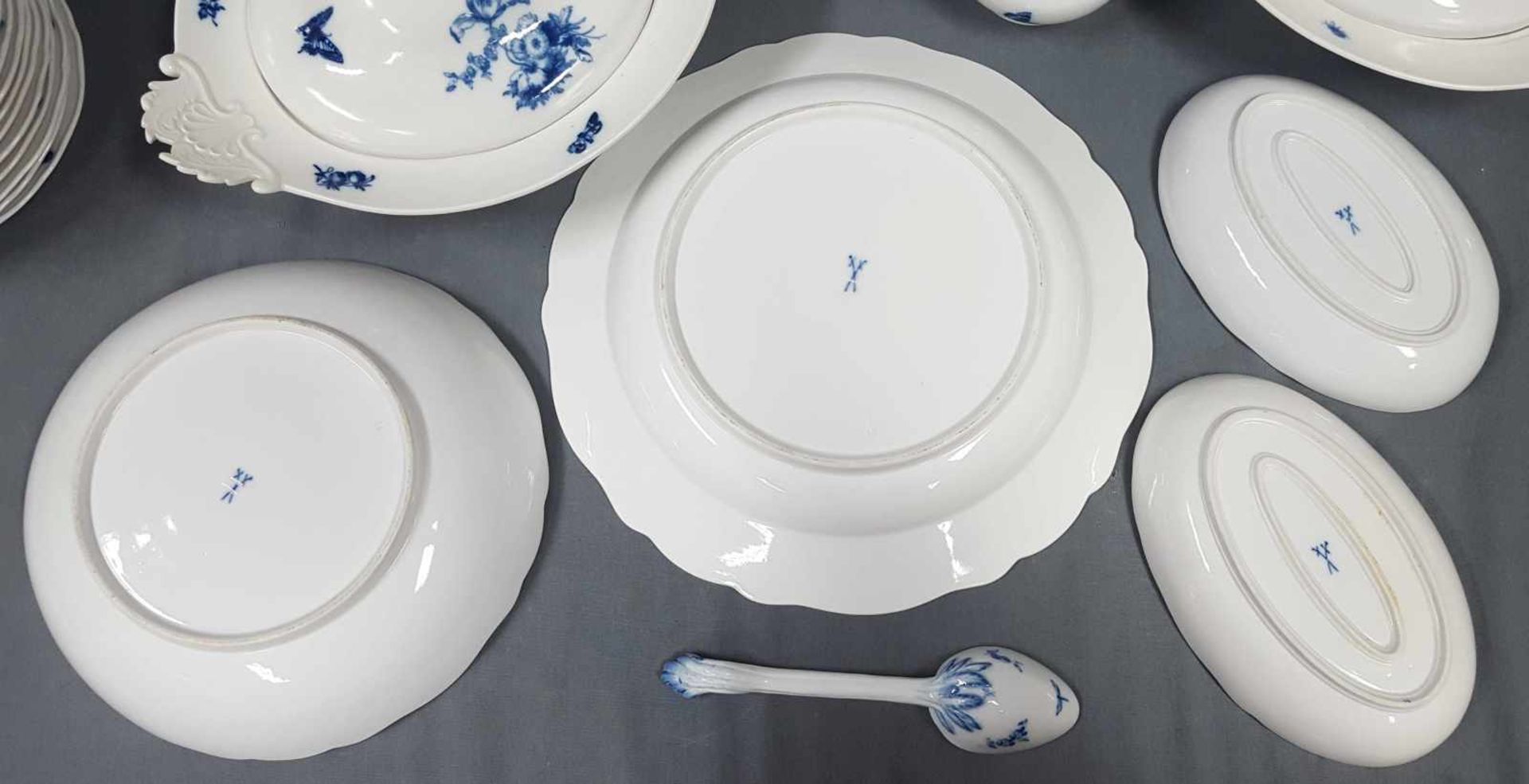 Meissen porcelain, ''Blaue Blume mit Insekten''. - Image 18 of 19