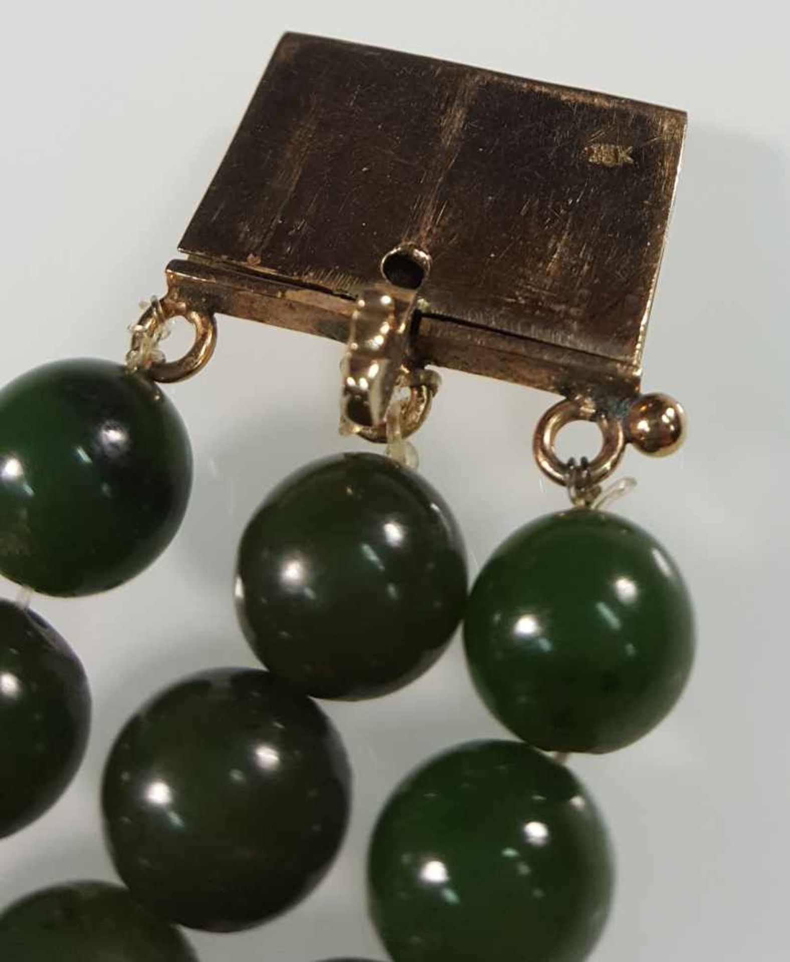 Ring and three-row chain. Jade and yellow gold 18 carat. - Image 14 of 14