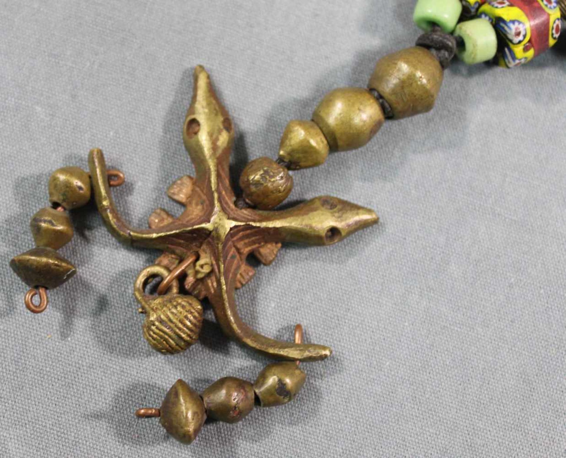 Necklace with amber, glass and brass. Nigeria. - Bild 3 aus 5