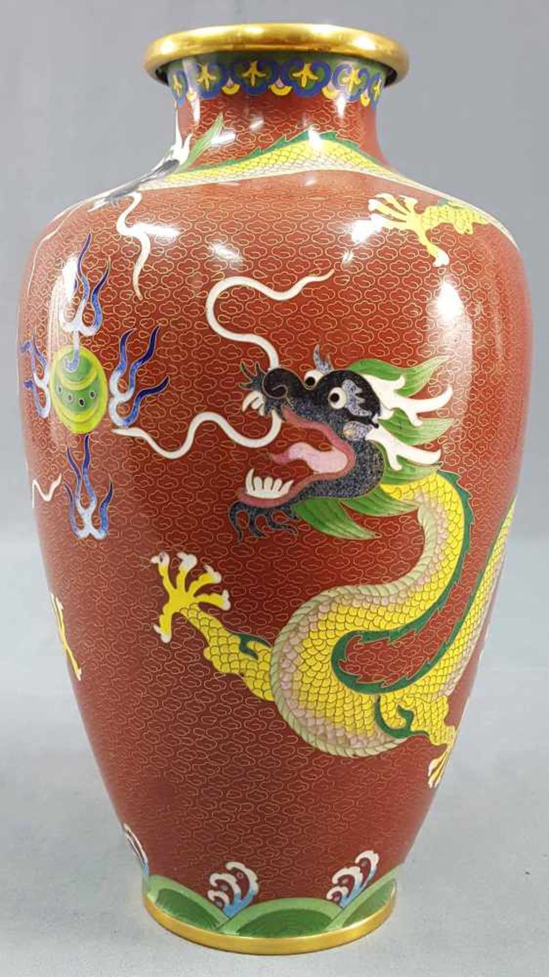 Cloisonne vase with imperial yellow dragon. - Image 4 of 6