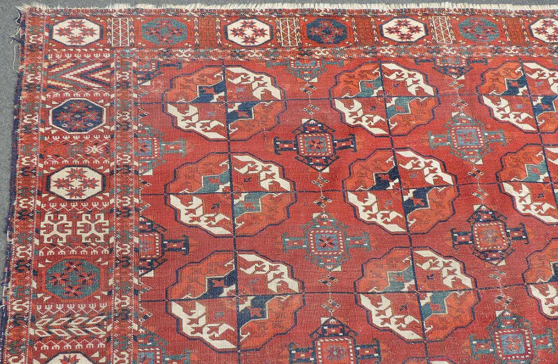 Tekke main carpet. Turkmenistan. Antique. 1st half of the 19th century or earlier. - Image 6 of 11