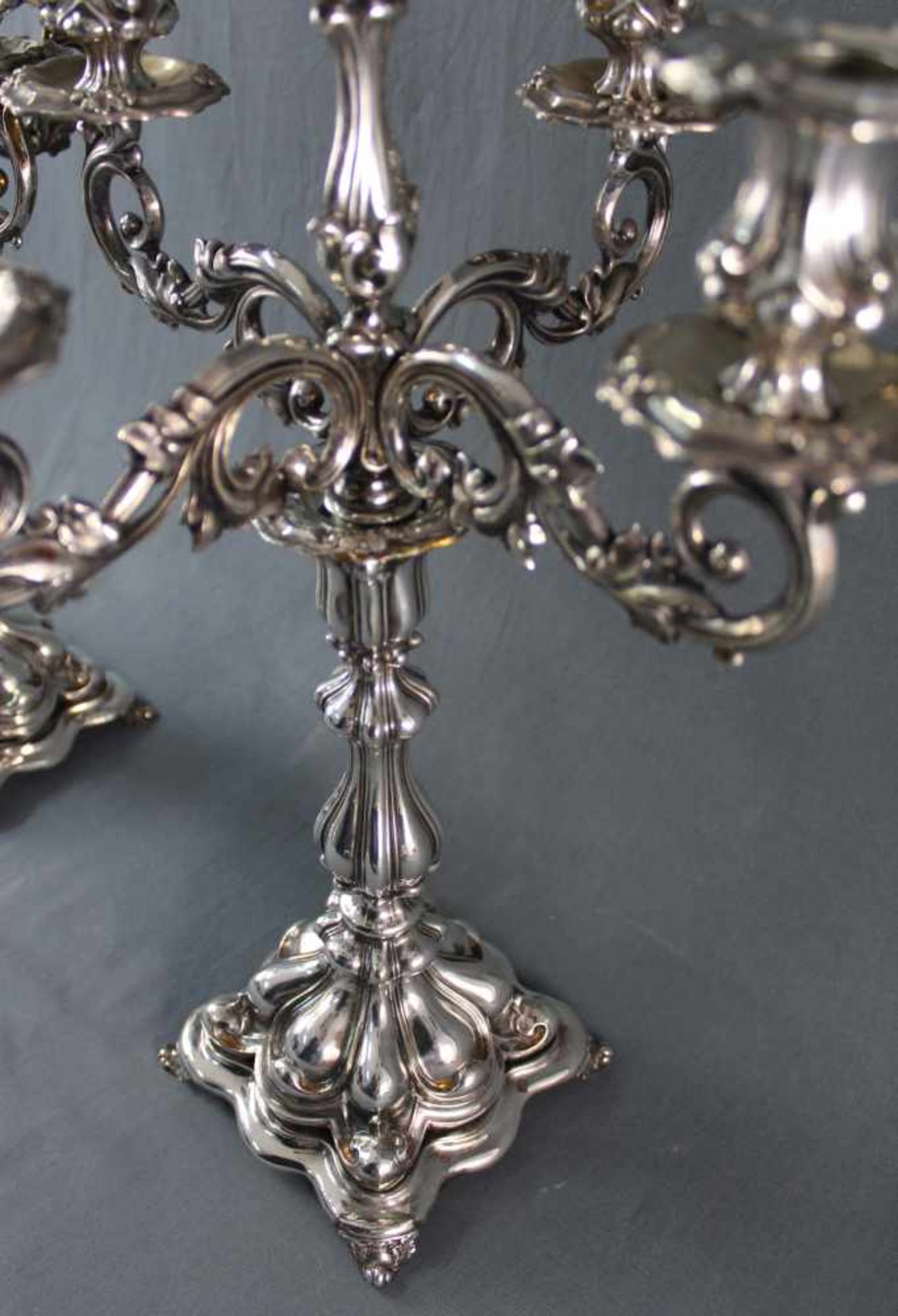 A pair of candlesticks, silver-plated, 5 flames. Punches. - Bild 11 aus 16