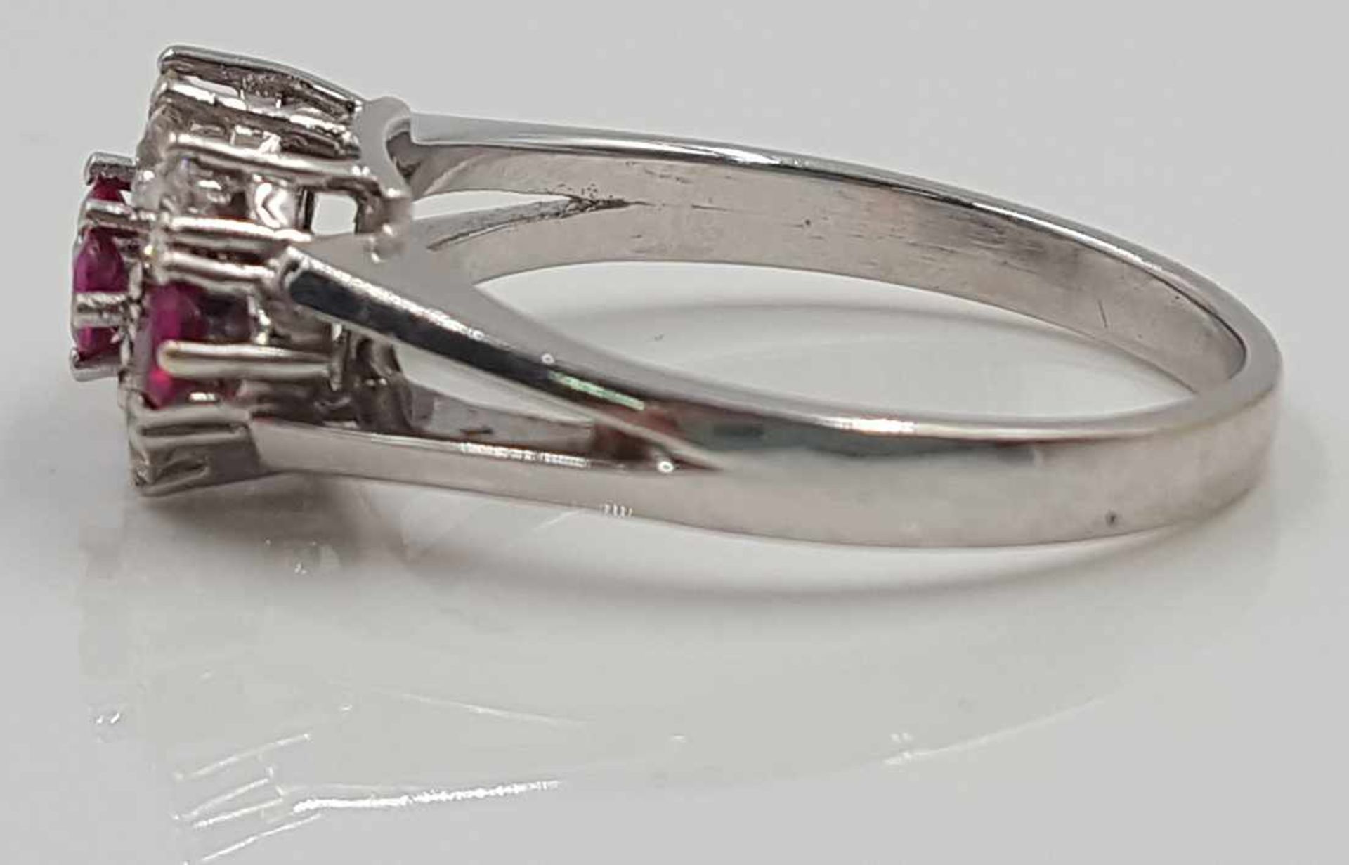 585 white gold ring, with 6 diamonds and 4 rubies. - Image 3 of 6