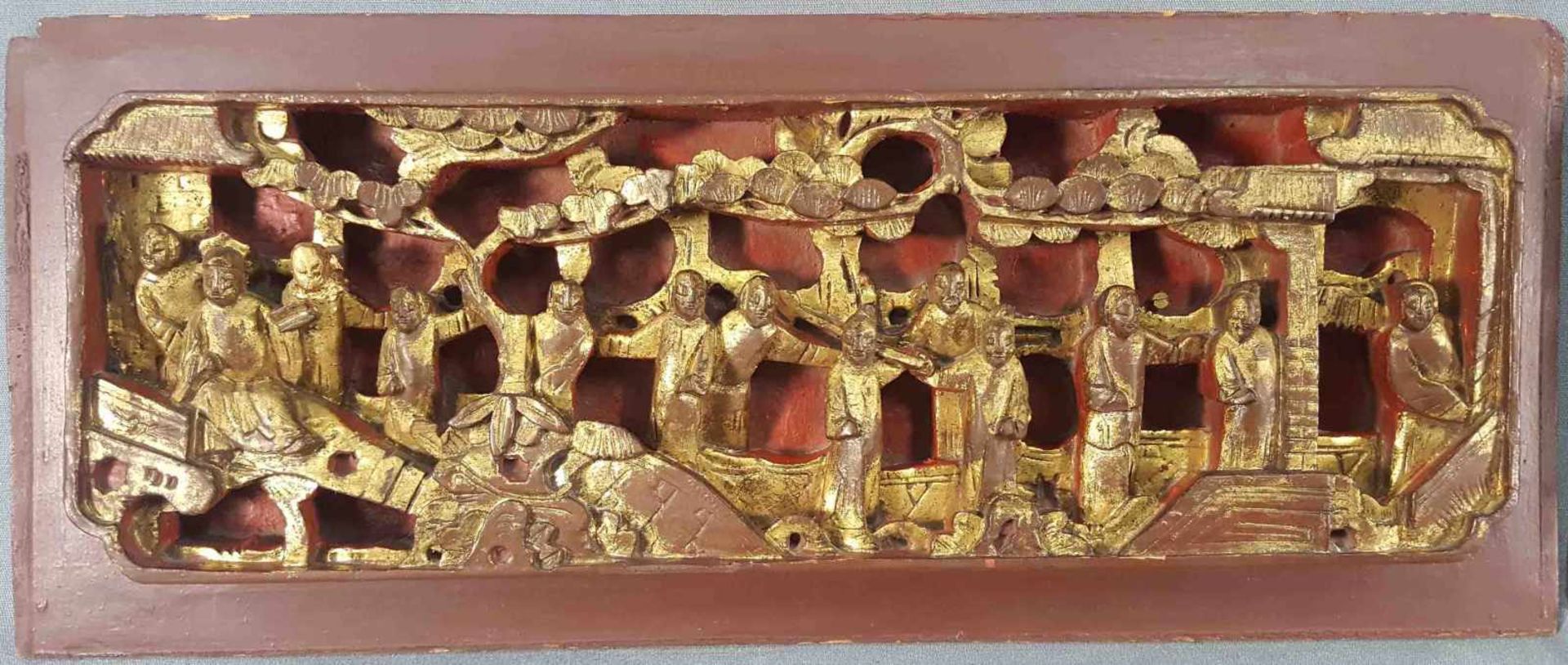 2 wood panels China, probably old. Carved and overlaid with red and gold. - Bild 2 aus 4