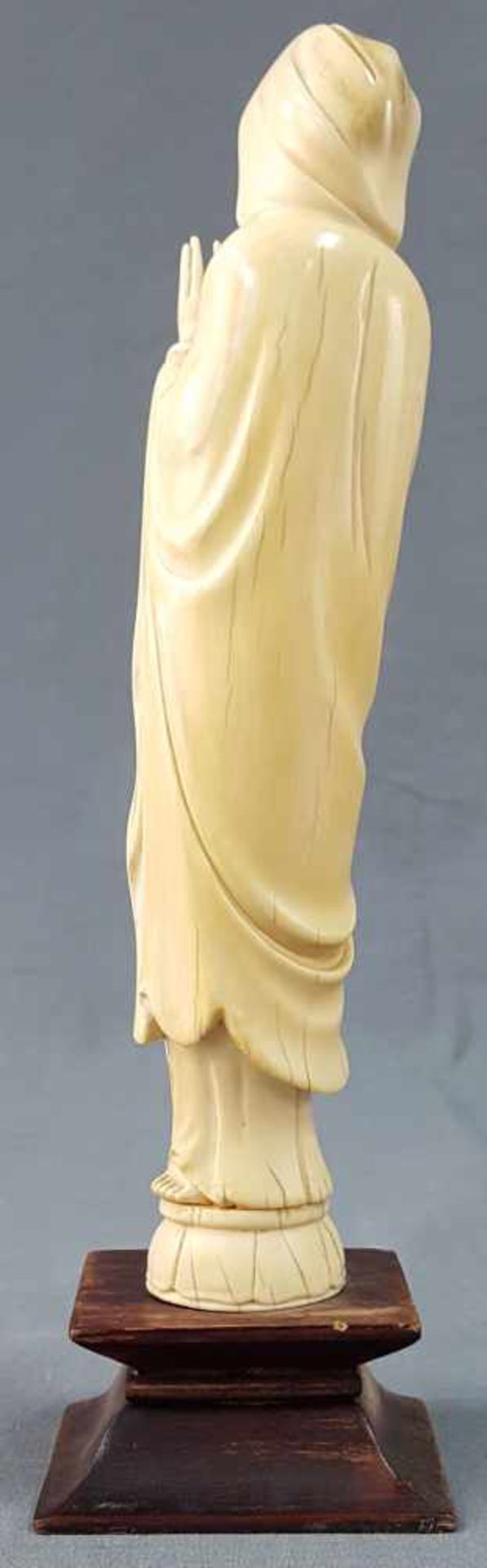 Lady with a blessing hand. China / Japan. Ivory. Old, around 1920. - Image 3 of 6