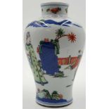 Vase China, probably Wucai, 6 character mark.