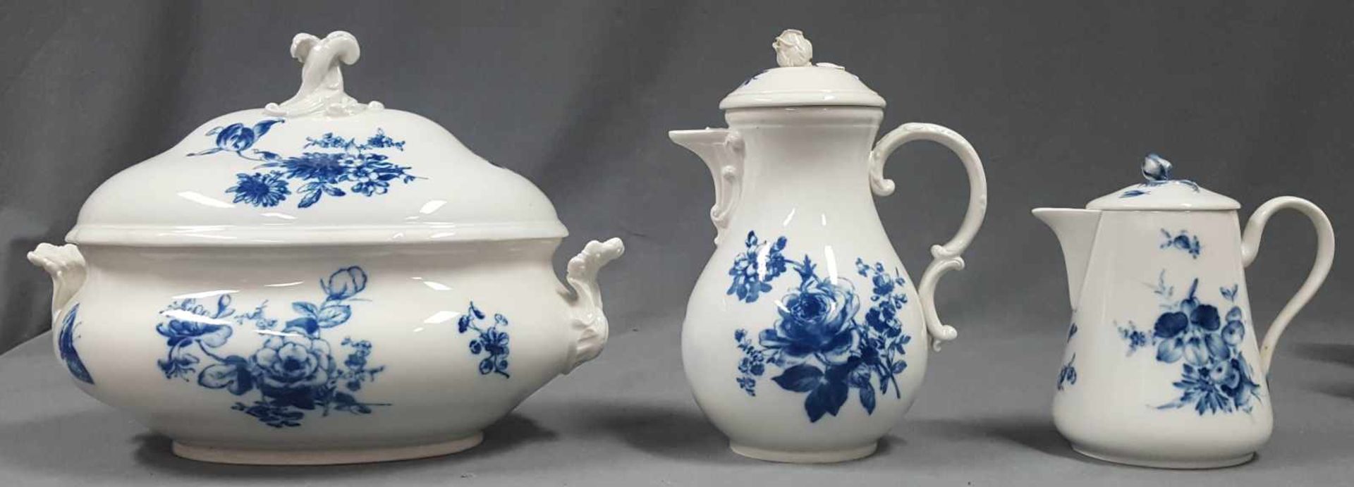 Meissen porcelain, ''Blaue Blume mit Insekten''. - Image 6 of 19