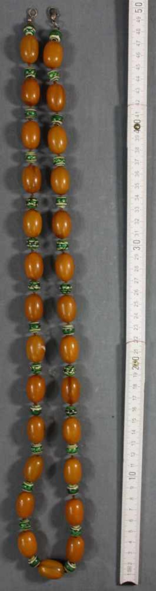 Amber necklace with additional green balls. - Bild 4 aus 5