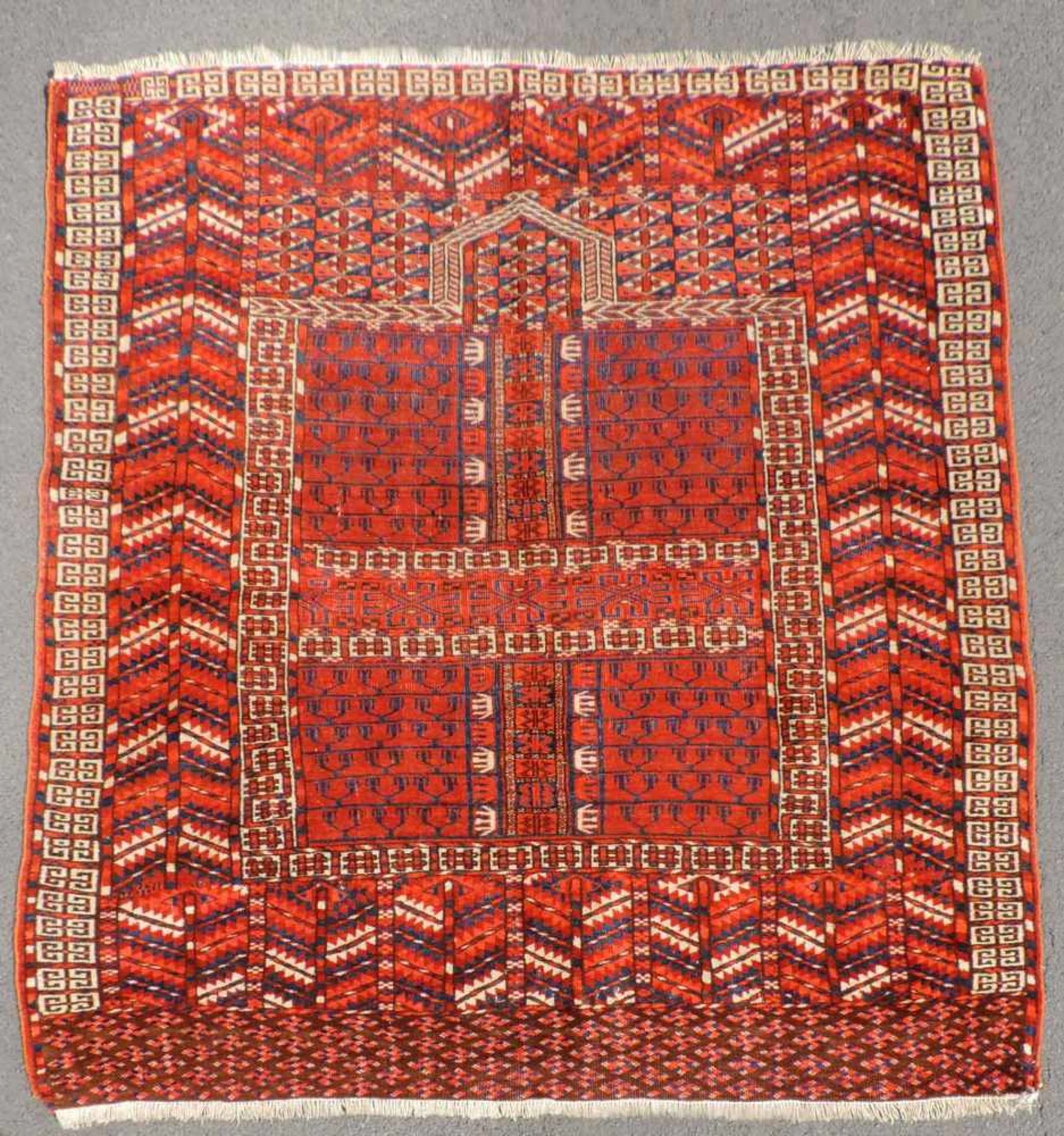 Tekke Engsi tribal carpet. Turkmenistan. Antique, around 1870.