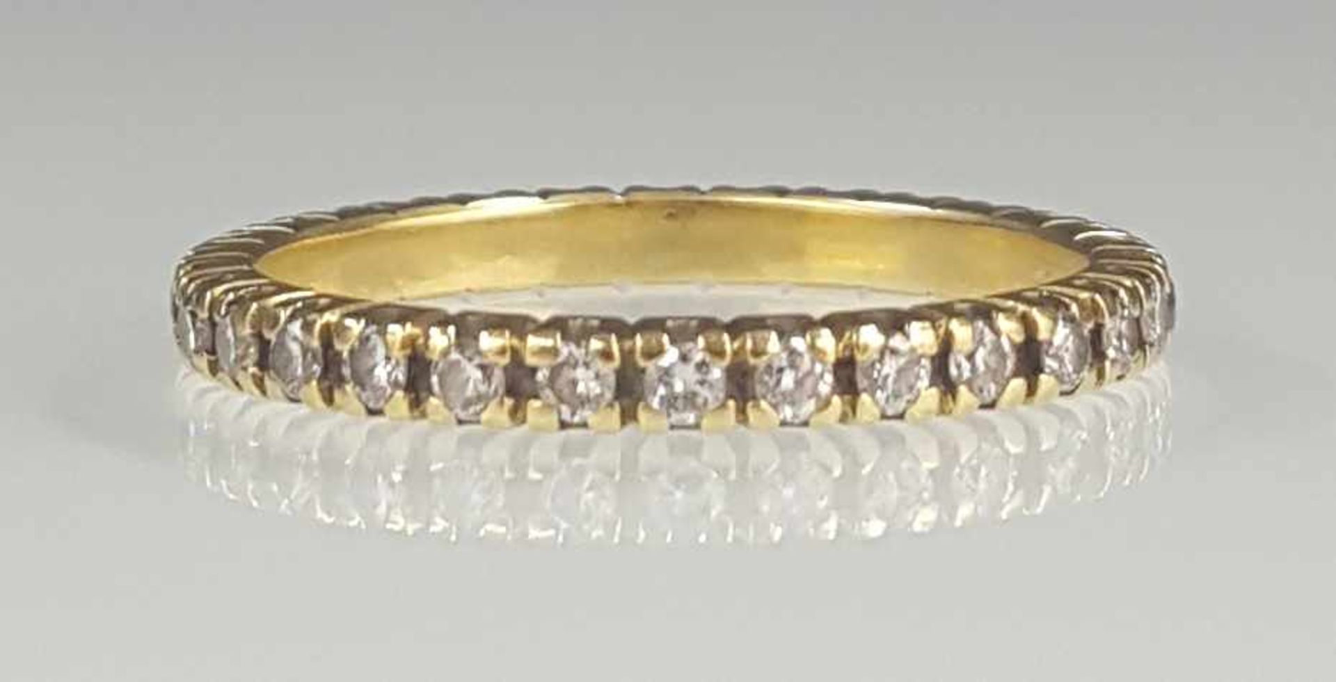 Memory ring, 750 yellow gold, set with 30 diamonds.