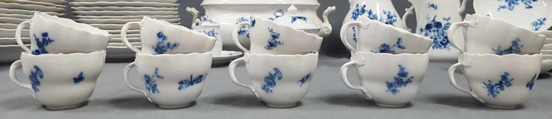 Meissen porcelain, ''Blaue Blume mit Insekten''. - Image 4 of 19