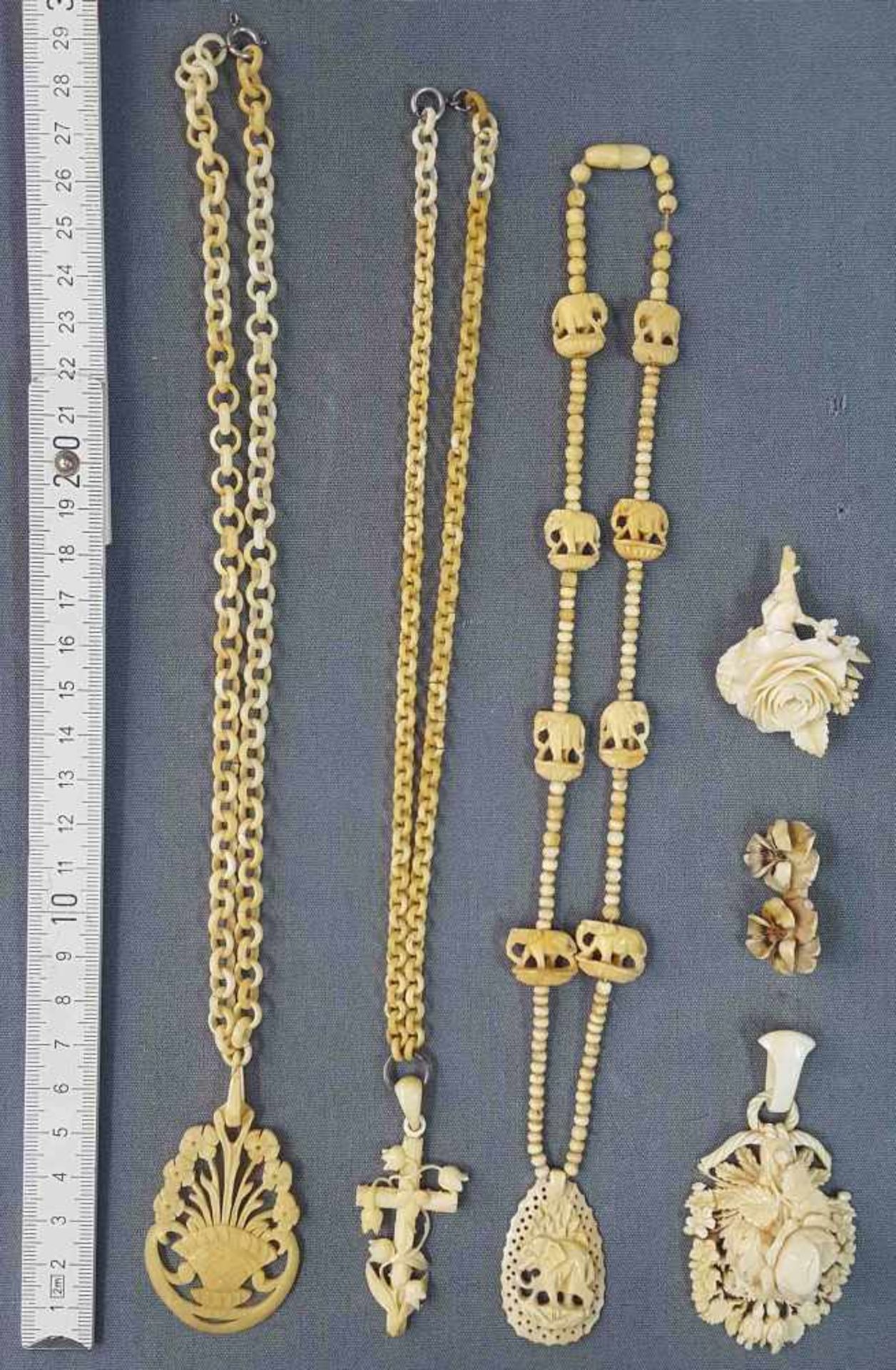 Old jewelry. Ivory around 1900. - Bild 8 aus 8